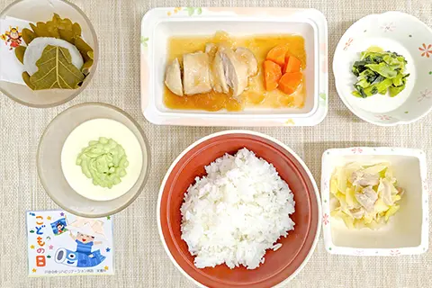 こどもの日 吉野煮、味噌和え、わさび酢和え、柏餅の写真