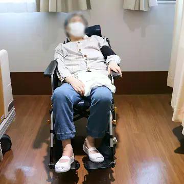 Before 右側に姿勢が崩れている。左手で突っ張っている。