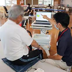 シーティングの流れ 2.座圧計で左右のバランスを測定